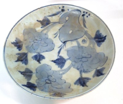 Lot 286 - A Chinese porcelain dish with blue and white...