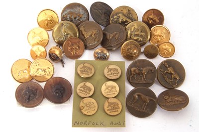 Lot 110 - Quantity of vintage buttons to include a set...