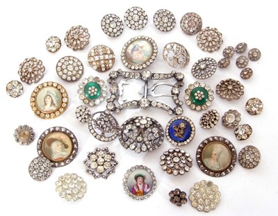 Lot 117 - Mixed Lot of vintage paste set buttons to...