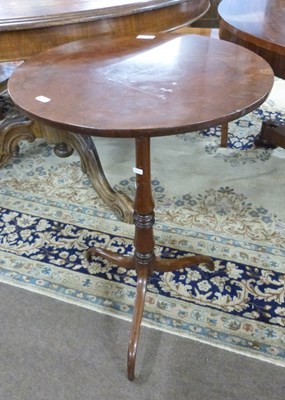 Lot 502 - Georgian mahogany wine table with circular top...