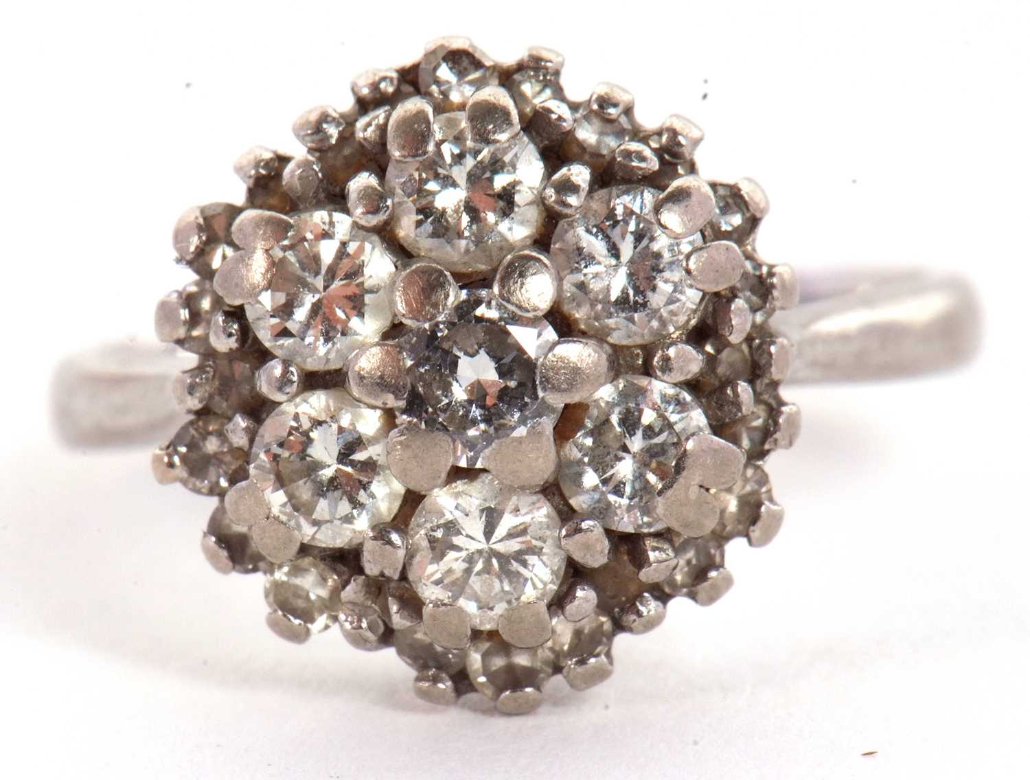 Lot 75 - An 18ct diamond cluster ring, the round...