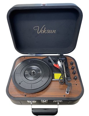 Lot 206 - A cased Voksun 7" record player with built in...