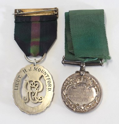 Lot 52 - 20th century GRV medal pair comprising of...