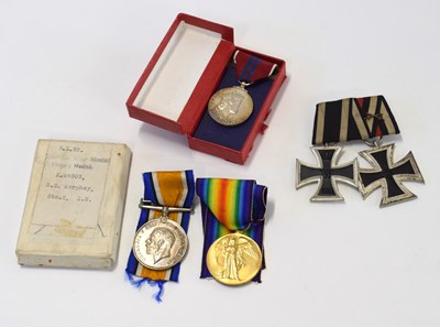 Lot 91 - British First World War medal pair comprising...
