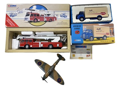 Lot 91 - A mixed lot of Corgi and Dinky toys, to...