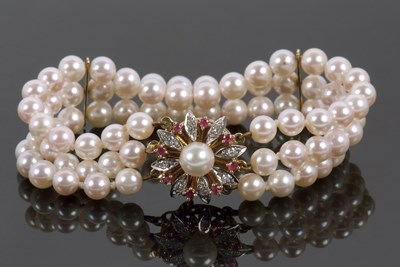Lot 100 - An 18ct cultured pearl, ruby and diamond...