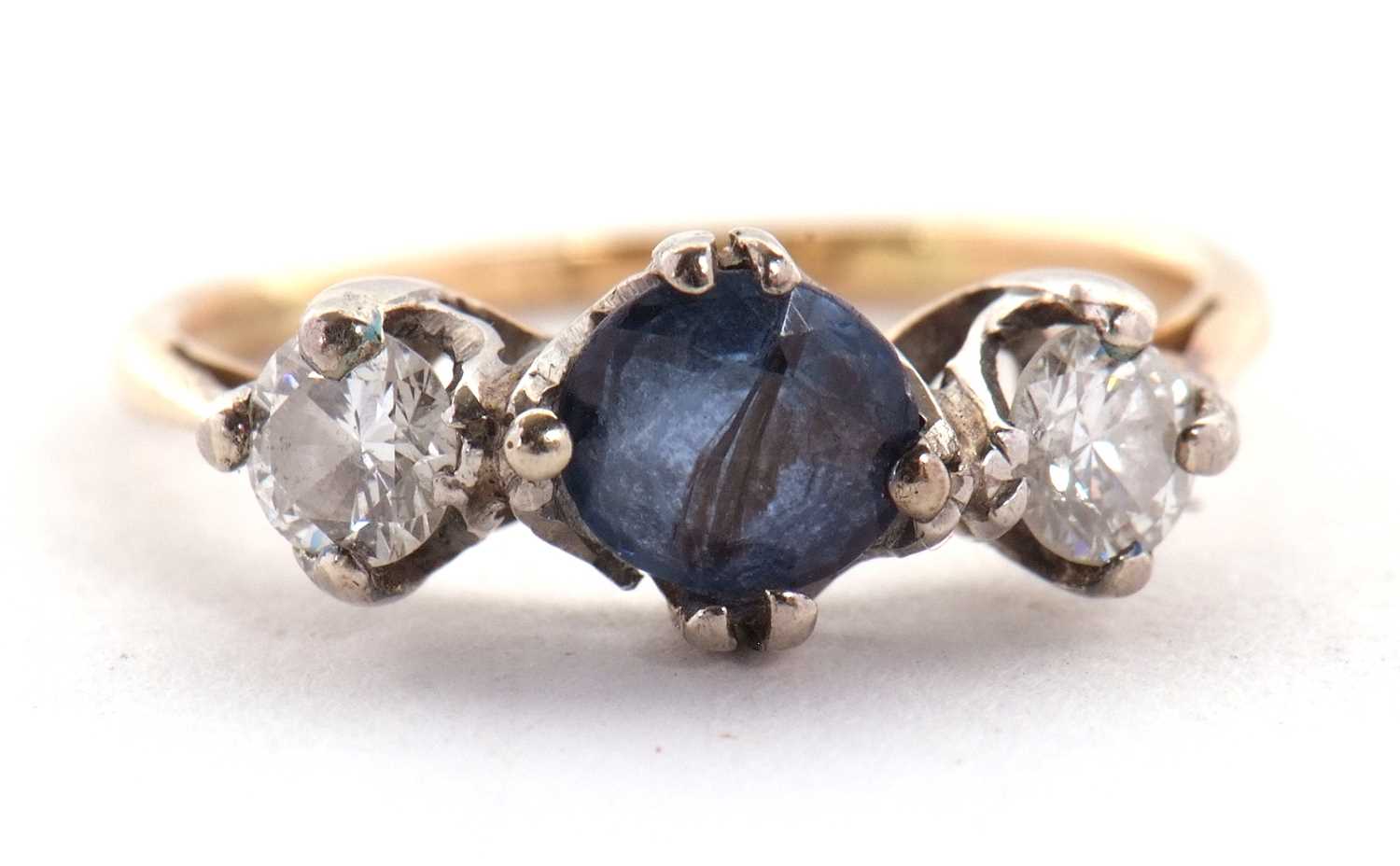 Lot 29 - A sapphire and diamond ring, the round mixed...
