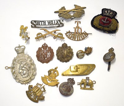 Lot 205 - Quantity of 20th century cap badges to include...