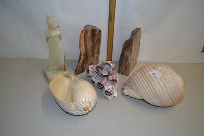 Lot 23 - Mixed Lot: Polished seashells, onyx figure,...
