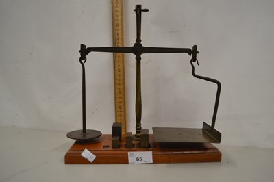 Lot 85 - Set of vintage postal scales and weights