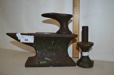 Lot 86 - Shoe makers anvil with attachments