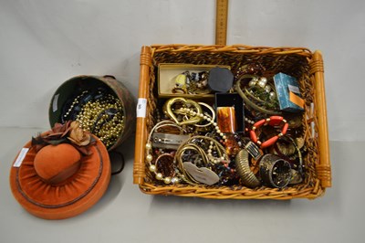 Lot 90 - Box of various assorted costume jewellery