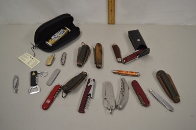 Lot 96 - Mixed Lot: Various pocket knives to include...