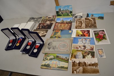 Lot 108 - Collection of modern French boxed medallions...
