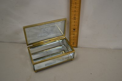 Lot 109 - Glass jewellery box