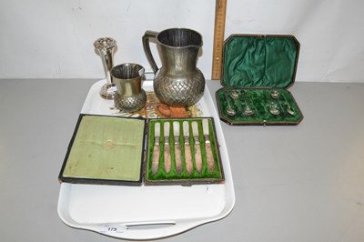 Lot 175 - Tray of mixed items to include cased cutlery,...