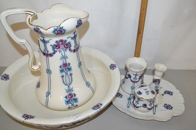 Lot 185 - A Losol ware wash stand set