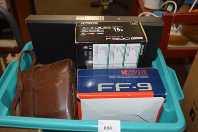 Lot 658 - Mixed Lot: Assorted cameras and equipment to...