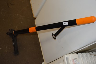 Lot 752 - Garden weeder