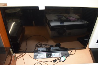 Lot 772 - Toshiba flat screen TV and remote control