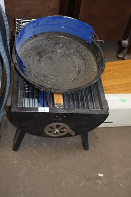 Lot 914 - Barbecue and accessories