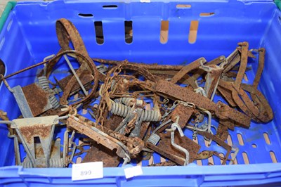 Lot 899 - Assorted animal traps