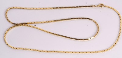 Lot 190 - A 9ct gold chain, the elongated single brick...