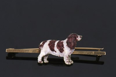 Lot 308 - A 15ct enamelled spaniel bar brooch, the...