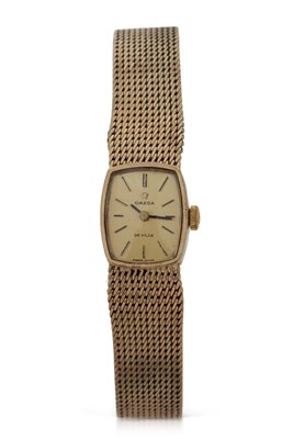 Lot 277 - A 9ct gold ladies Omega wristwatch with box,...