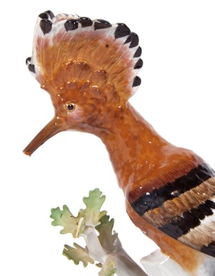 Lot 33 - A Meissen model of a Hoopoe bird on a tree...