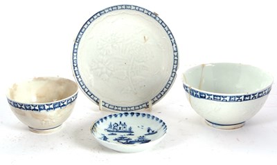 Lot 60 - An early Lowestoft porcelain tea bowl and...