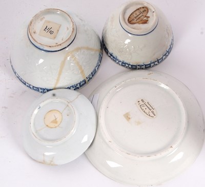 Lot 60 - An early Lowestoft porcelain tea bowl and...