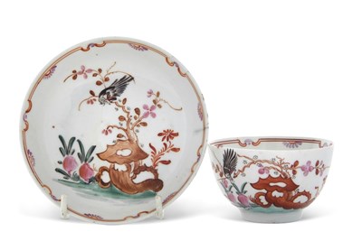 Lot 87 - A Lowestoft porcelain tea bowl and saucer with...