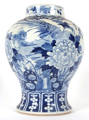 Lot 98 - A large 18th Century Chinese porcelain jar...
