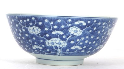 Lot 101 - A good 19th Century Chinese porcelain bowl...