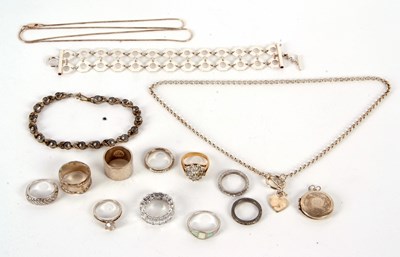 Lot 223 - A mixed lot of silver and white metal...