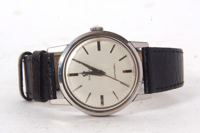 Lot 212 - A gents vintage Omega Seamaster wristwatch, it...