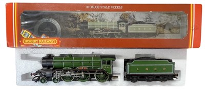 Lot 17 - A boxed Hornby 00 gauge R053 LNER B17 Class...