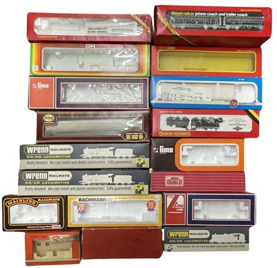 Lot 11 - A mixed lot of various empty 00 gauge rolling...