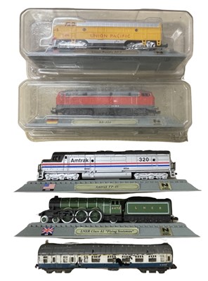Lot 56 - A small collection of N gauge railway display...