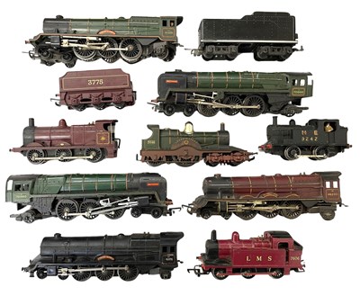 Lot 46 - A collection of various Triang 00 gauge...