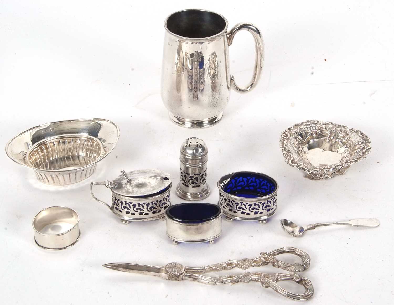 Lot 85 - Mixed Lot: A George V silver three piece...