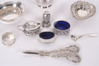 Lot 85 - Mixed Lot: A George V silver three piece...