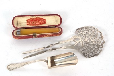Lot 125 - Mixed Lot: An Edwardian silver hair comb, the...