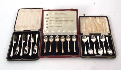 Lot 146 - Mixed Lot: Cased set of six George VI silver...