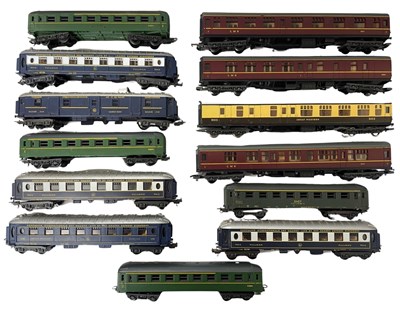 Lot 51 - A collection of variouis Lima 00 gauge rail...