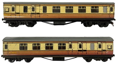 Lot 40 - A pair of tinplate Hornby Dublo 00 gauge rail...