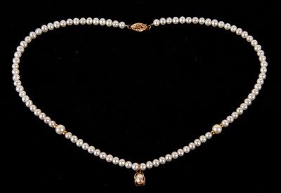 Lot 134 - A cultured pearl necklace, the off round...