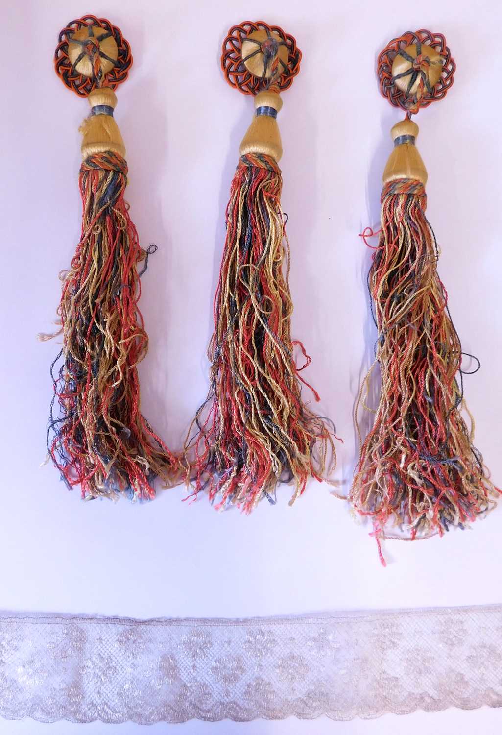 Lot 195 - A length of Victorian machine made silver lace,...