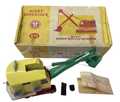 Lot 77 - A boxed Dinky 975 Ruston Bucyrus Excavator